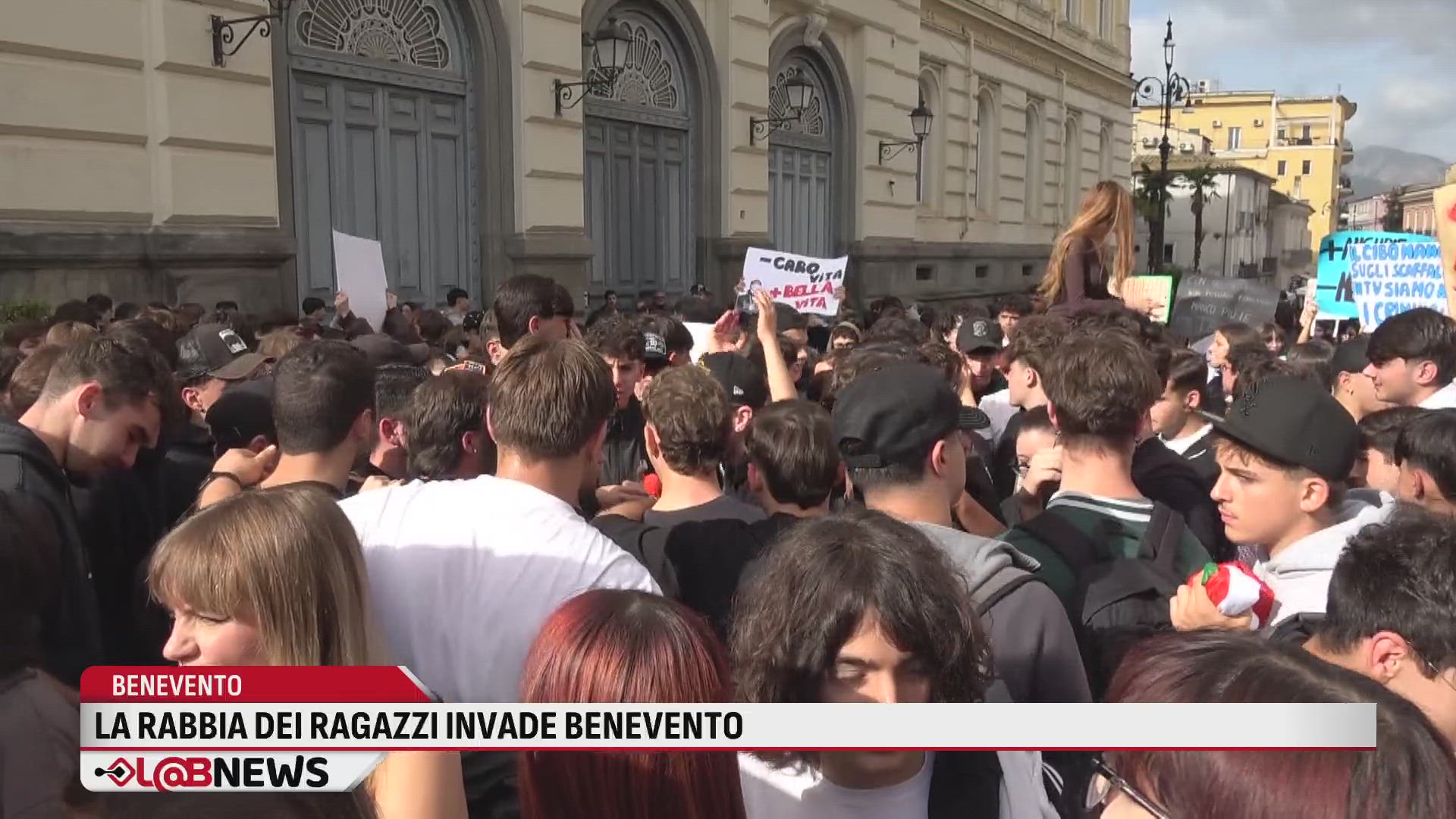 La rabbia dei ragazzi invade Benevento