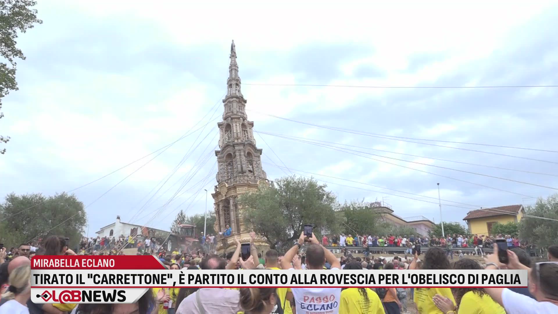 Tirato il "carrettone", è partito il conto alla rovescia per l'obelisco di paglia