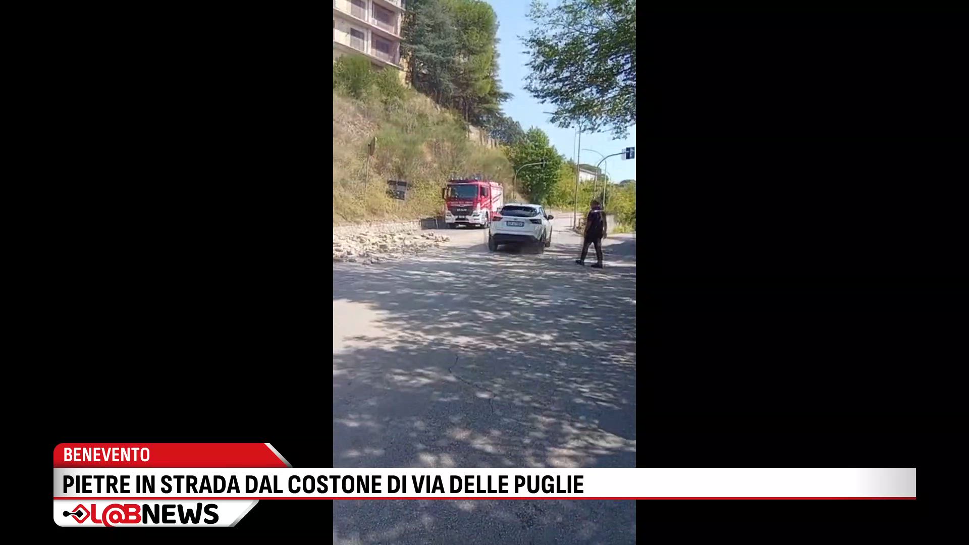 Pietre in strada dal costone di via delle Puglie