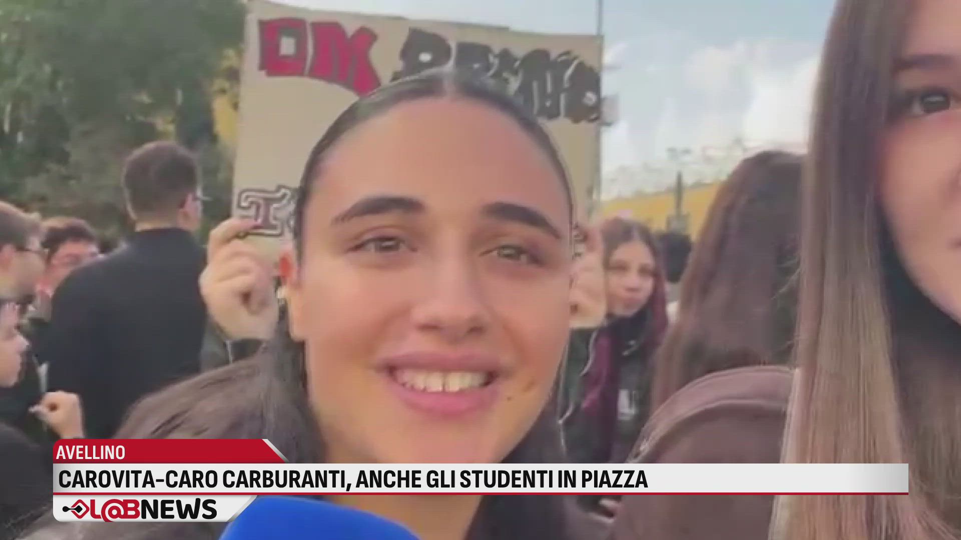 Carovita-caro carburanti, anche gli studenti in piazza