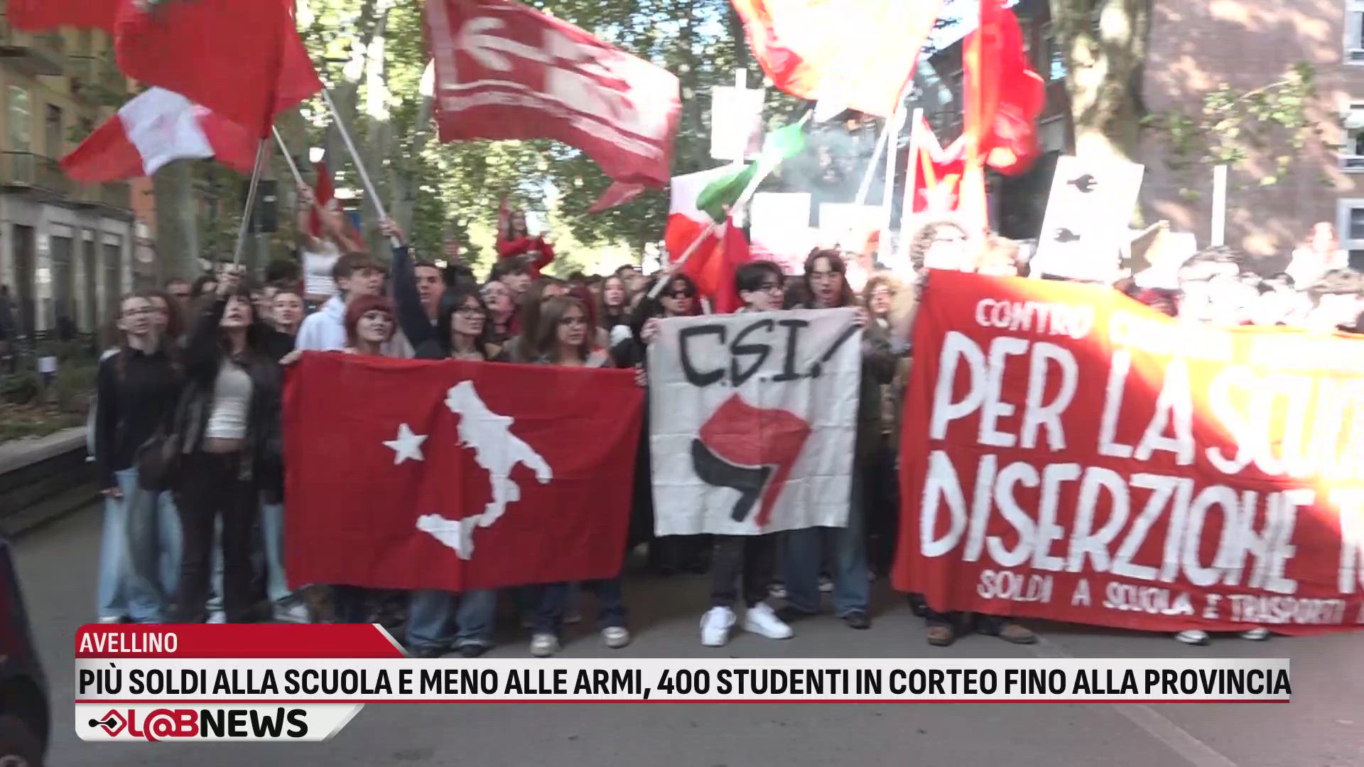 Più soldi alla scuola e meno alle armi, 400 studenti in corteo fino alla Provincia