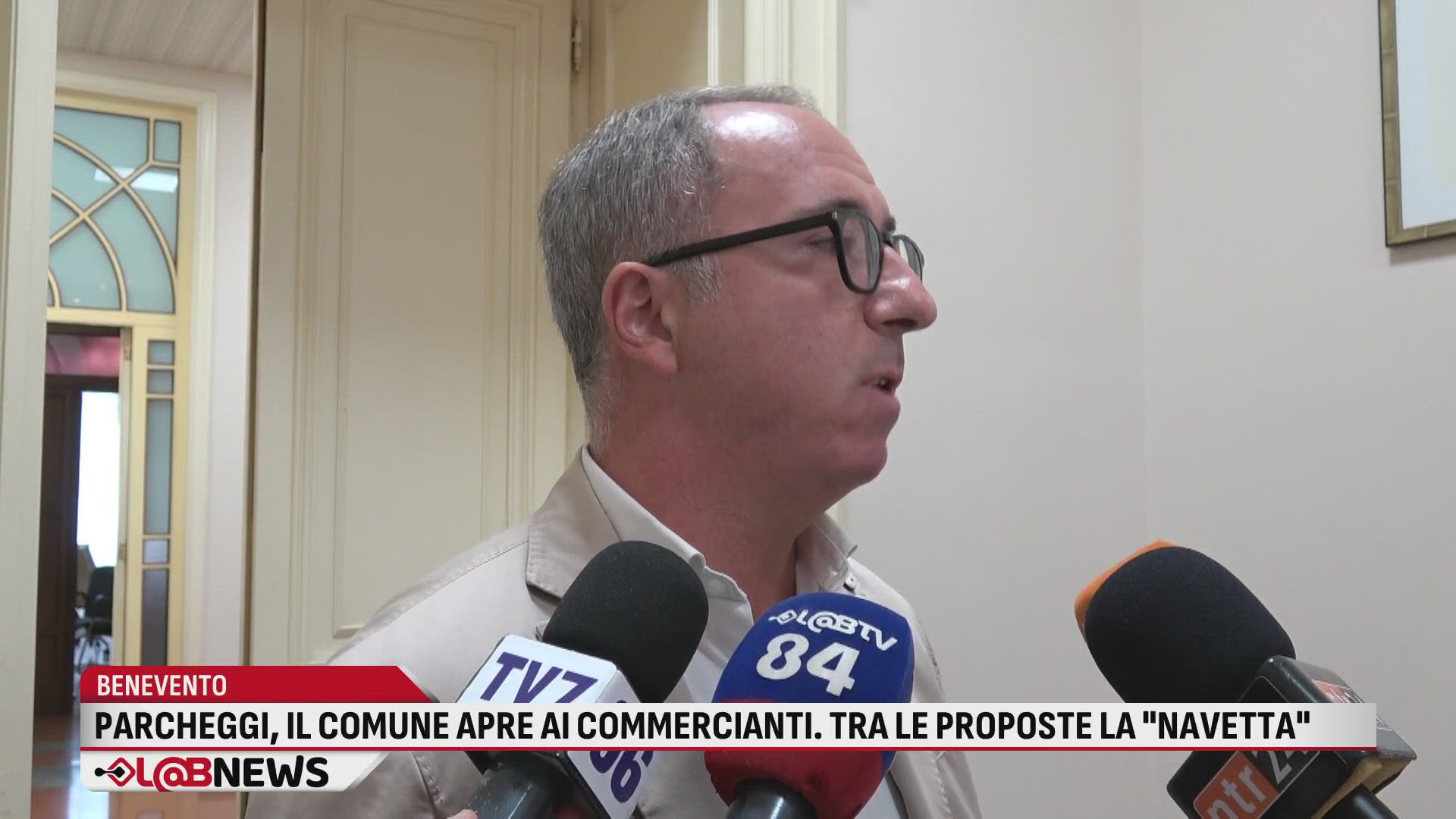 Parcheggi, il Comune apre ai commercianti. Tra le proposte la "navetta"