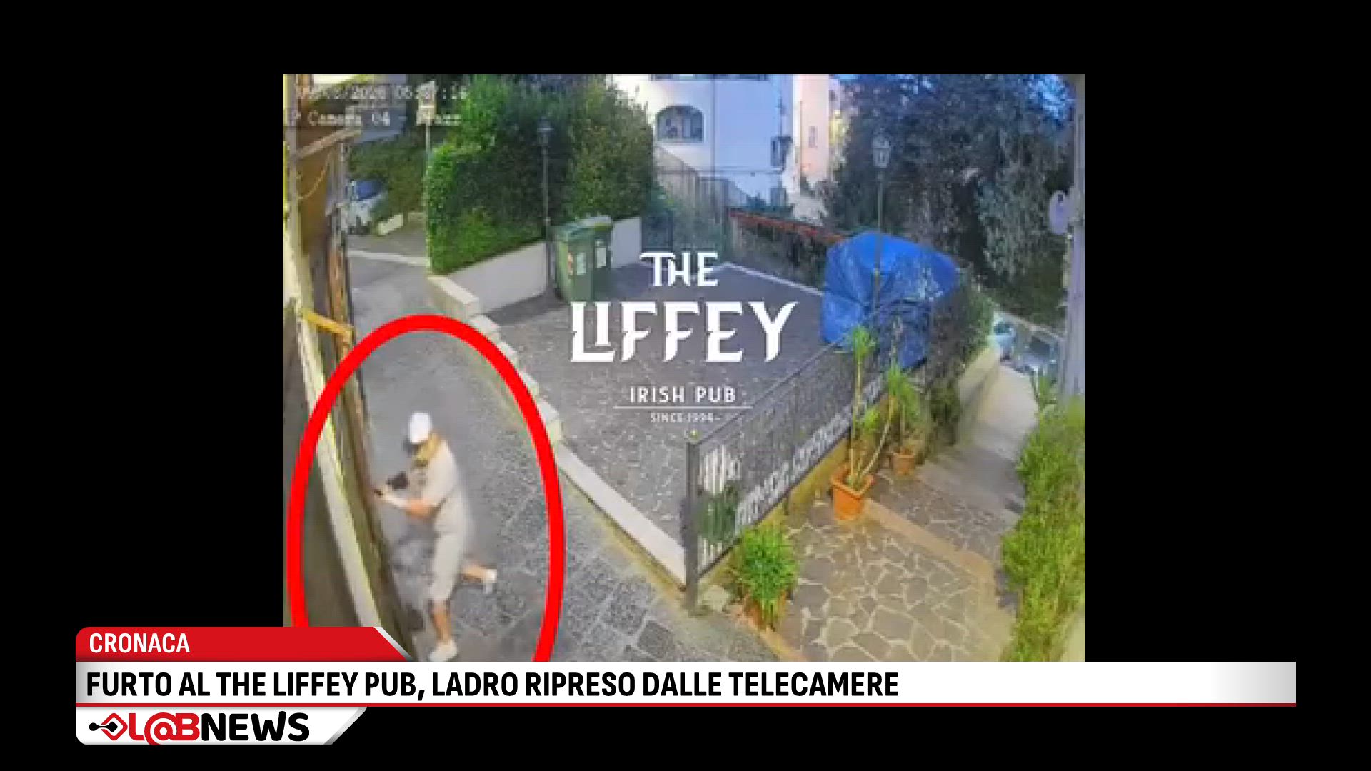 Furto al ''The Liffey Irish Pub" ripreso dalle telecamere