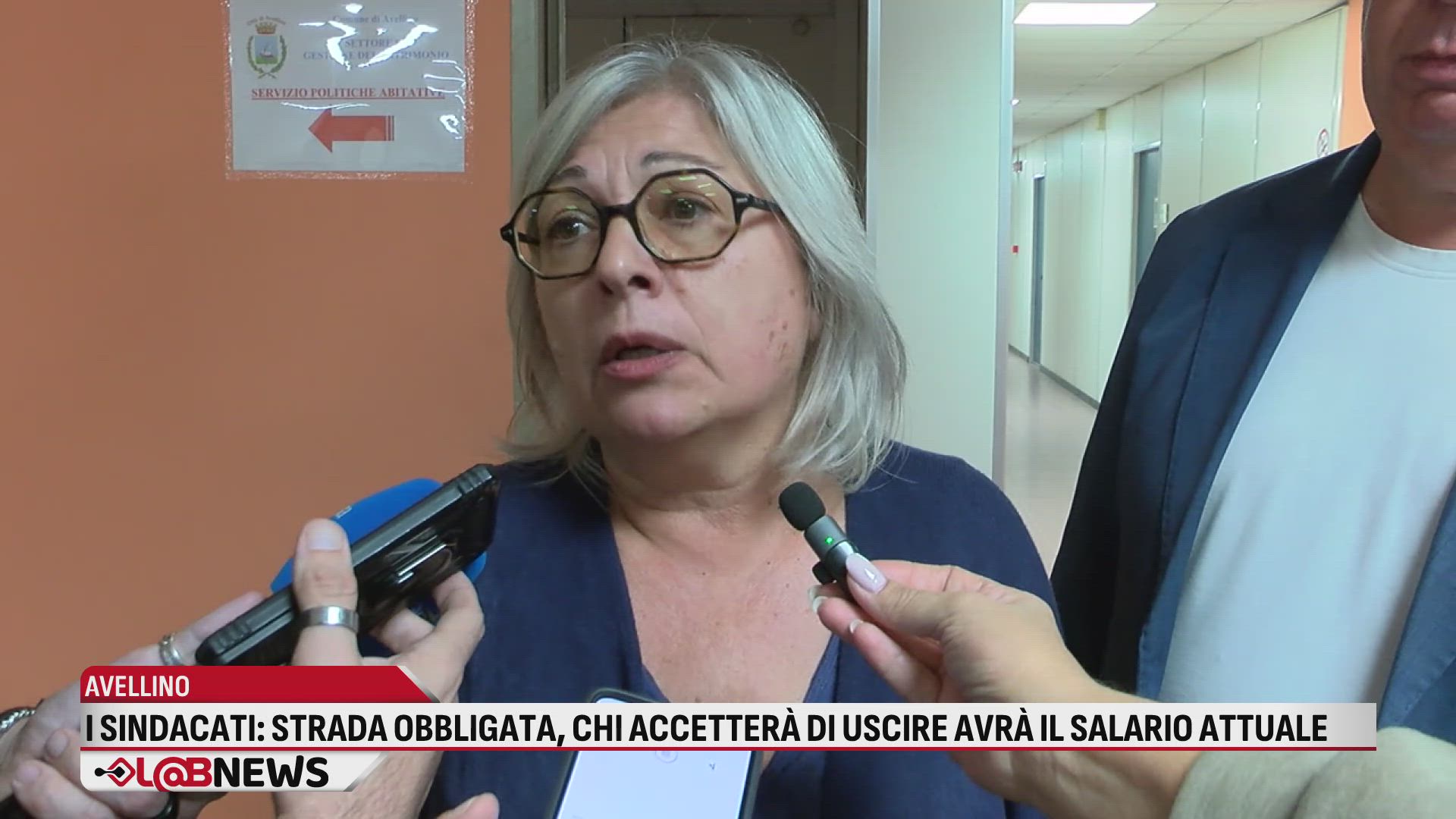 I sindacati: strada obbligata, chi accetterà di uscire avrà il salario attuale