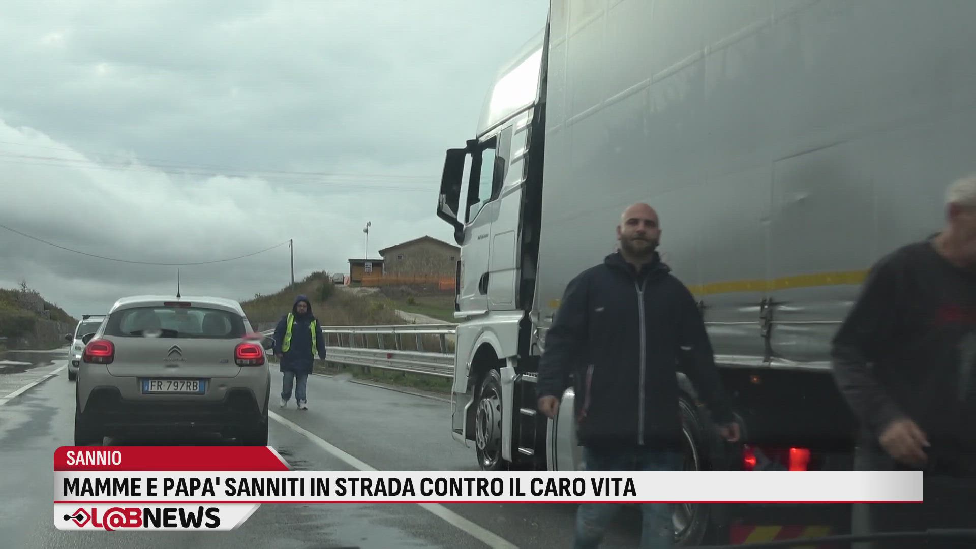 Mamme e papà sanniti in strada contro il caro vita