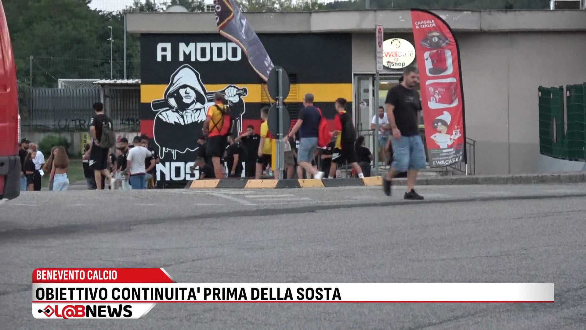 Benevento Calcio, superato lo scoglio della prima vittoria, ora l'obiettivo è la continuità. A Carrara rientra Prisco, Floro ragiona sul centrocampo