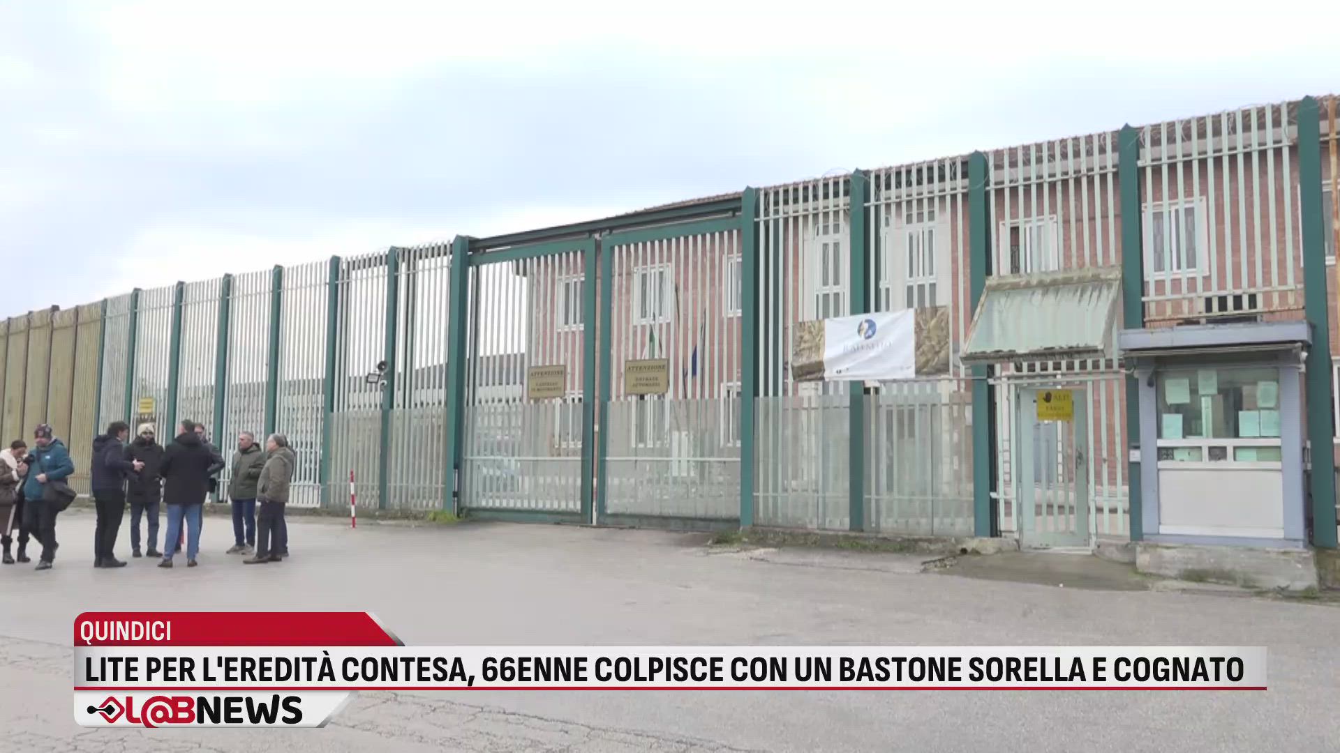 Lite per l'eredità contesa, 66enne colpisce con un bastone sorella e cognato