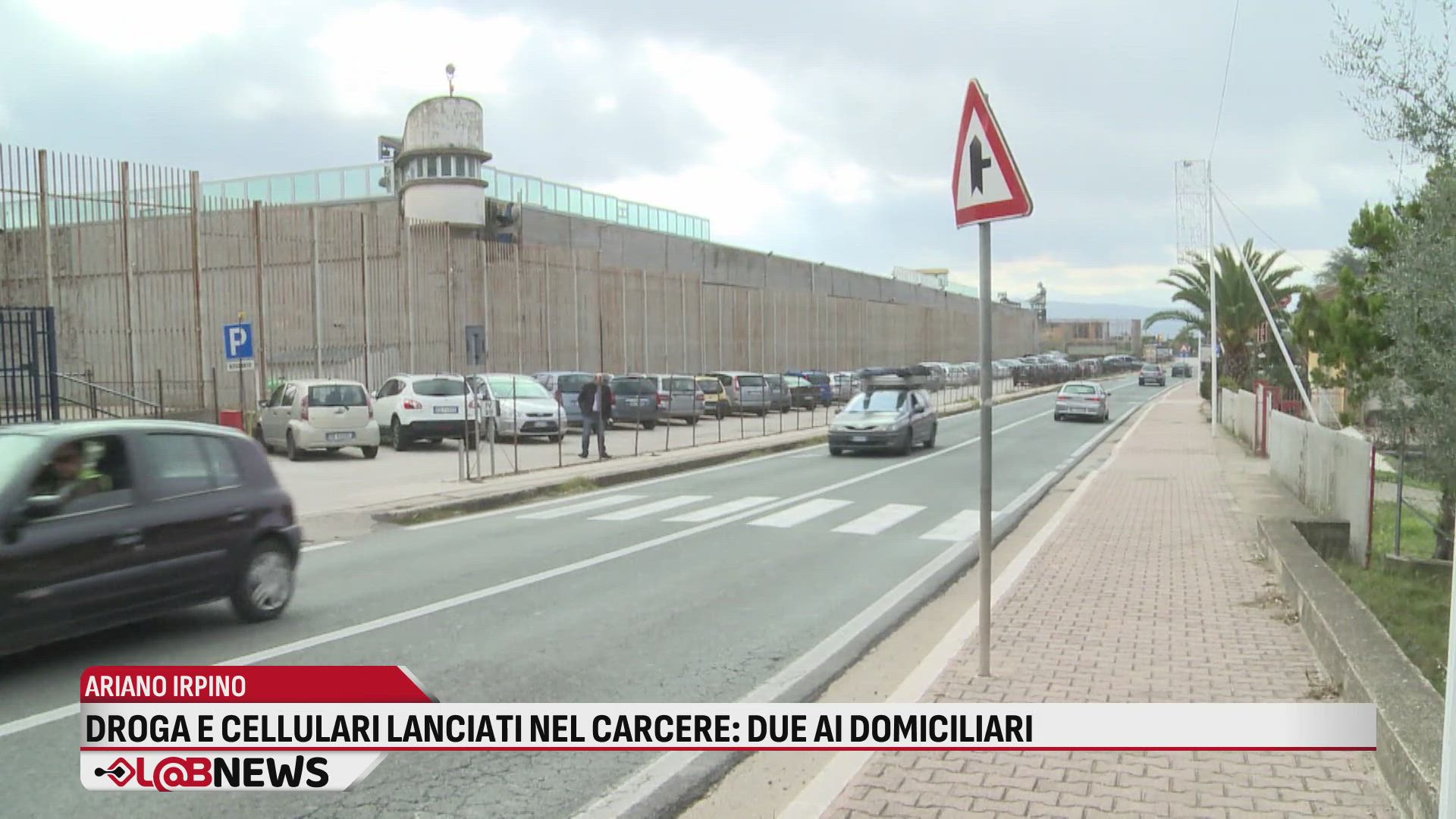 Droga e cellulari lanciati nel carcere, due ai domiciliari