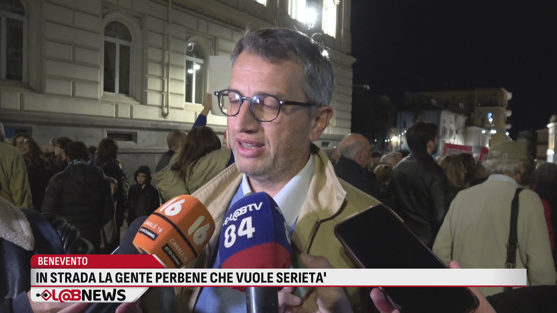 In strada la gente perbene che vuole serietà
