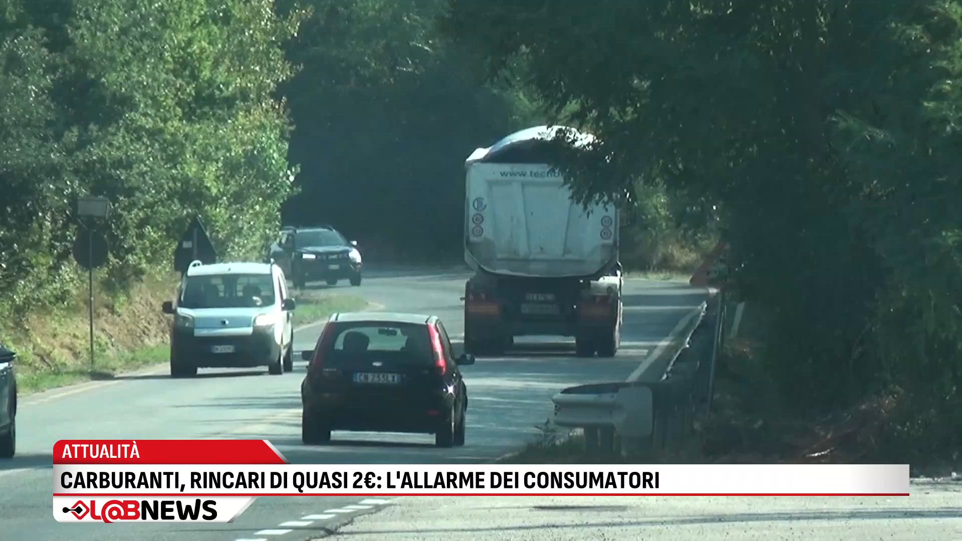 Carburanti, rincari di quasi 2 euro: l'allarme dei consumatori