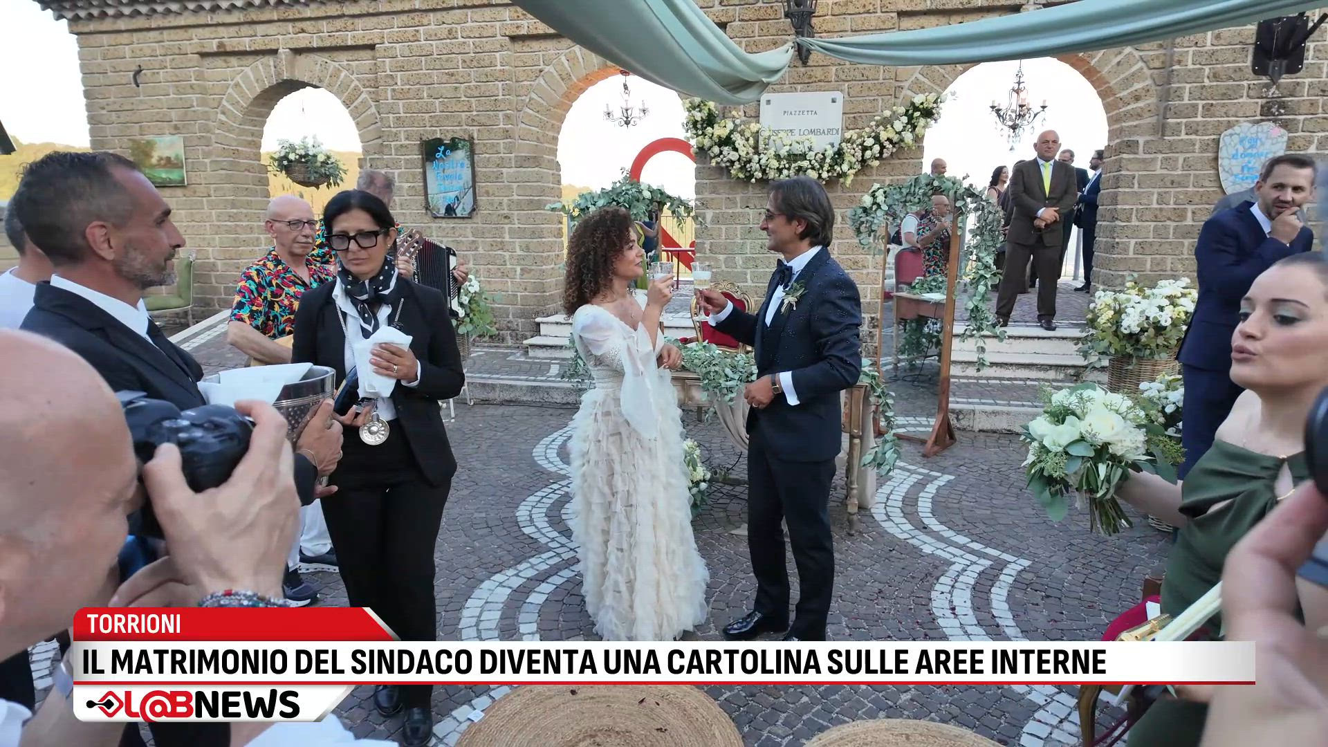 Torrioni, il matrimonio del sindaco diventa una cartolina sulle aree interne